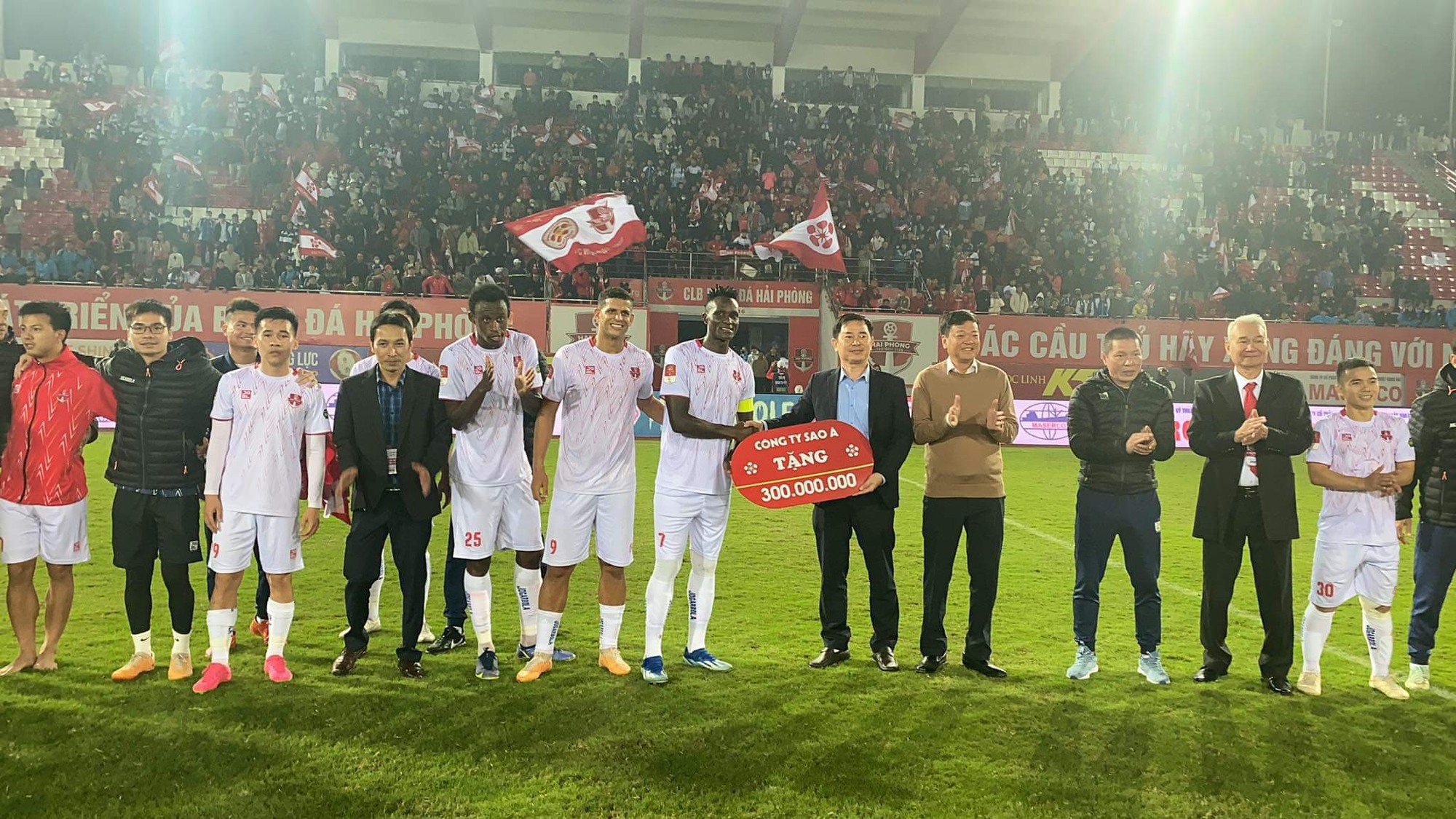 CLB Hải Phòng nhận thưởng lớn sau trận thắng Khánh Hòa - Ảnh 1.