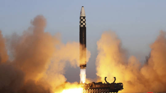 Nhật Bản cảnh báo tên lửa Triều Tiên có thể bao phủ lãnh thổ Mỹ; Bình Nhưỡng doạ đáp trả hạt nhân 'tàn khốc' - Ảnh 1.