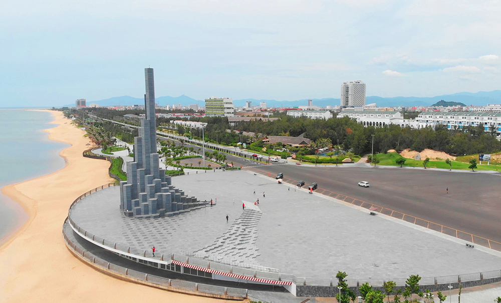 Tháp Nghinh Phong, biểu tượng mới của kinh tế du lịch Phú Yên- Ảnh 1.