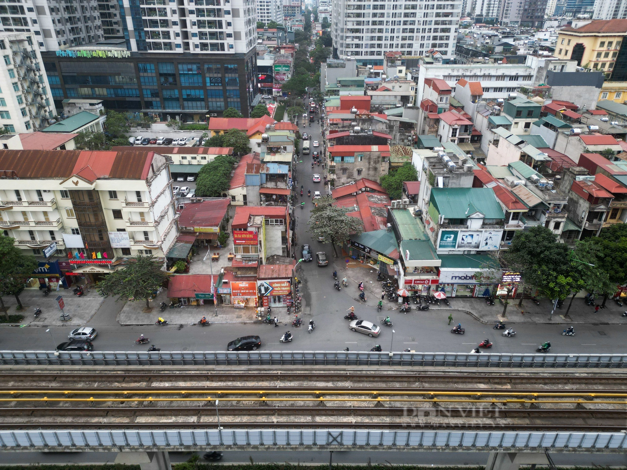 Hiện trạng tuyến đường ở Hà Nội sắp được chi 400 tỷ đồng để mở rộng - Ảnh 2.
