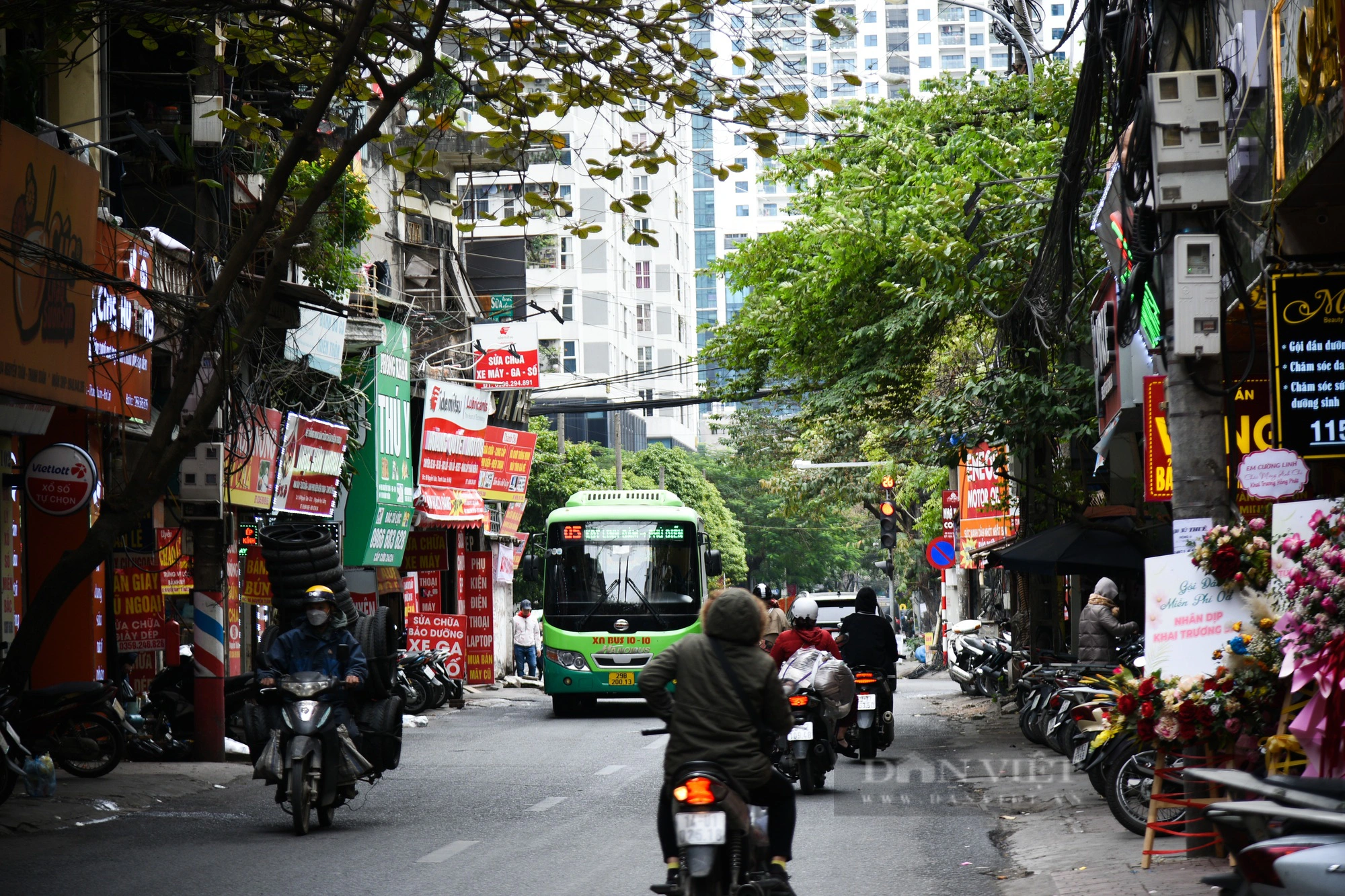 Hiện trạng tuyến đường ở Hà Nội sắp được chi 400 tỷ đồng để mở rộng - Ảnh 7.