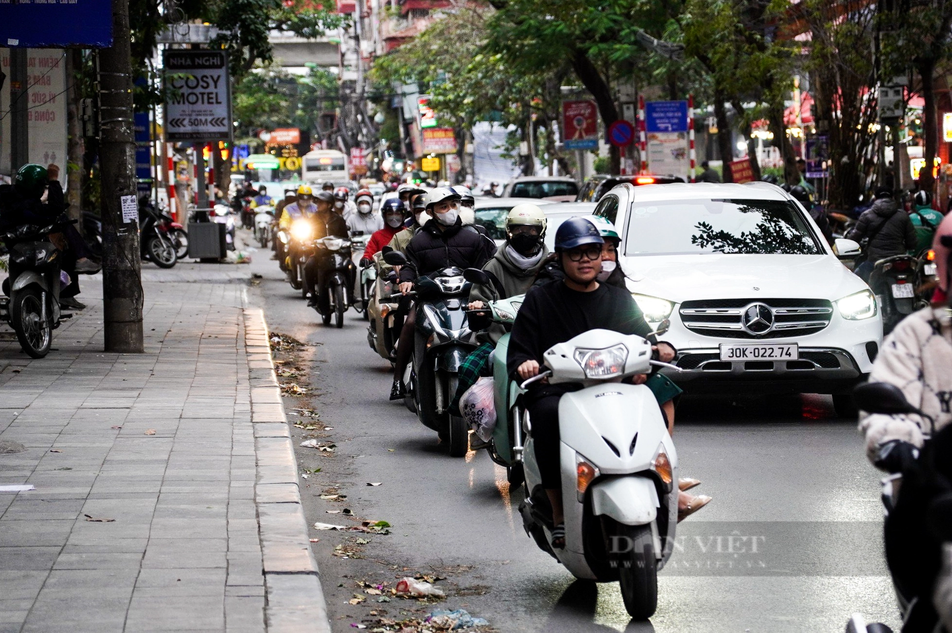 Hiện trạng tuyến đường ở Hà Nội sắp được chi 400 tỷ đồng để mở rộng - Ảnh 9.