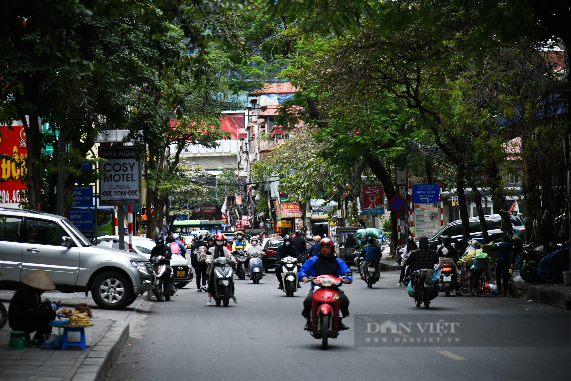 Hiện trạng tuyến đường ở Hà Nội sắp được chi 400 tỷ đồng để mở rộng - Ảnh 12.