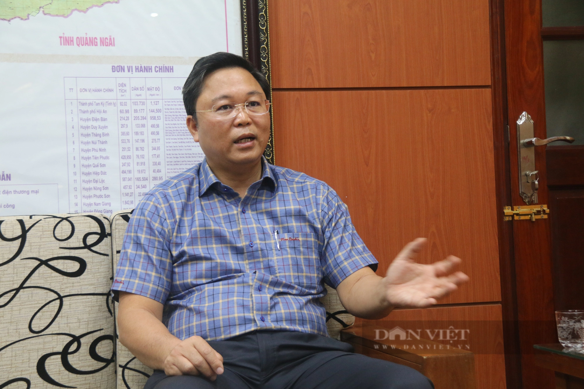 Chủ tịch Quảng Nam: &quot;Khuyến khích công chức, viên chức bị kỷ luật tự nguyện xin từ chức&quot;  - Ảnh 1.