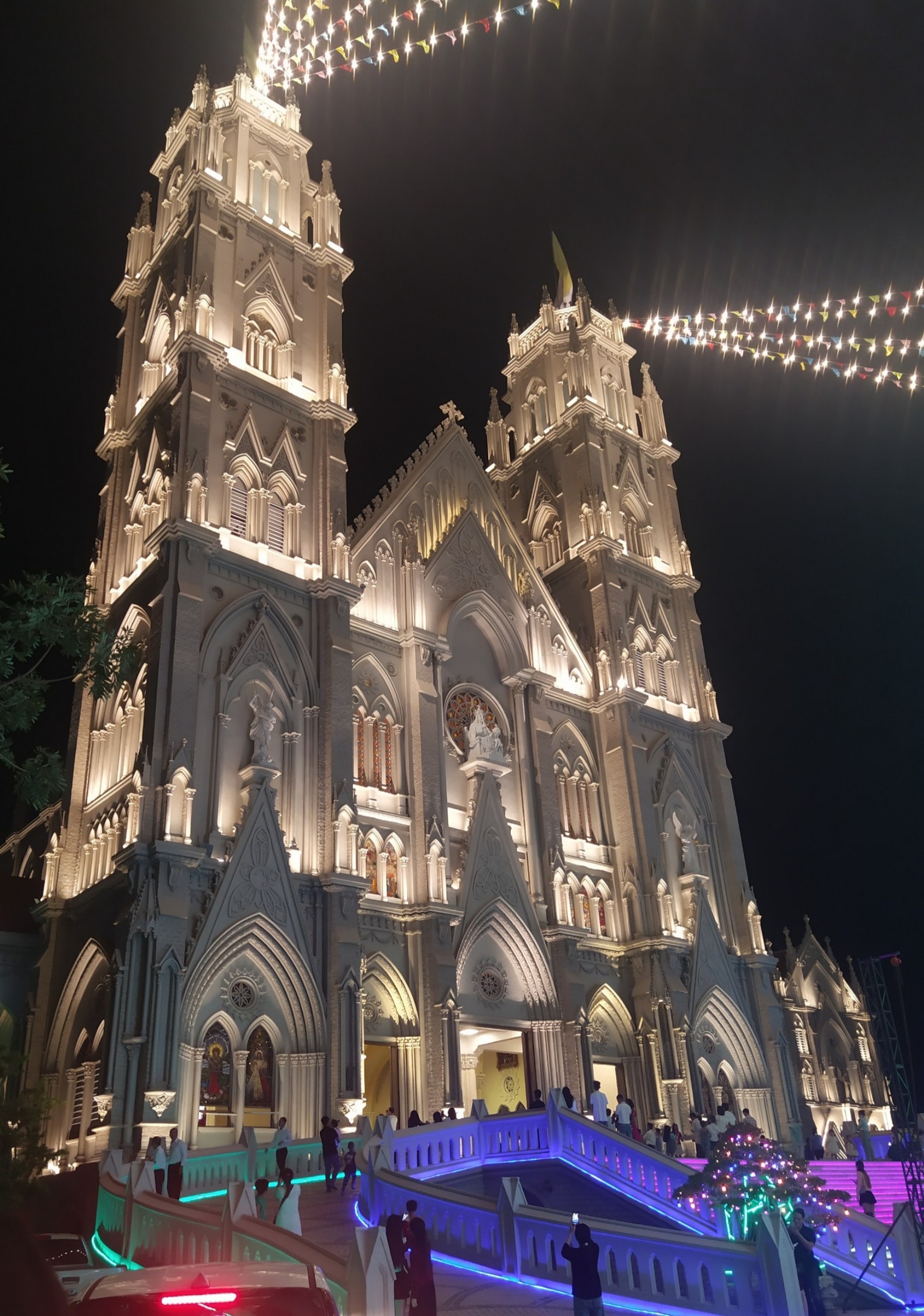 Nhà thờ kiến trúc Gothic tráng lệ ở Bà Rịa - Vũng Tàu mùa Giáng Sinh - Ảnh 11.