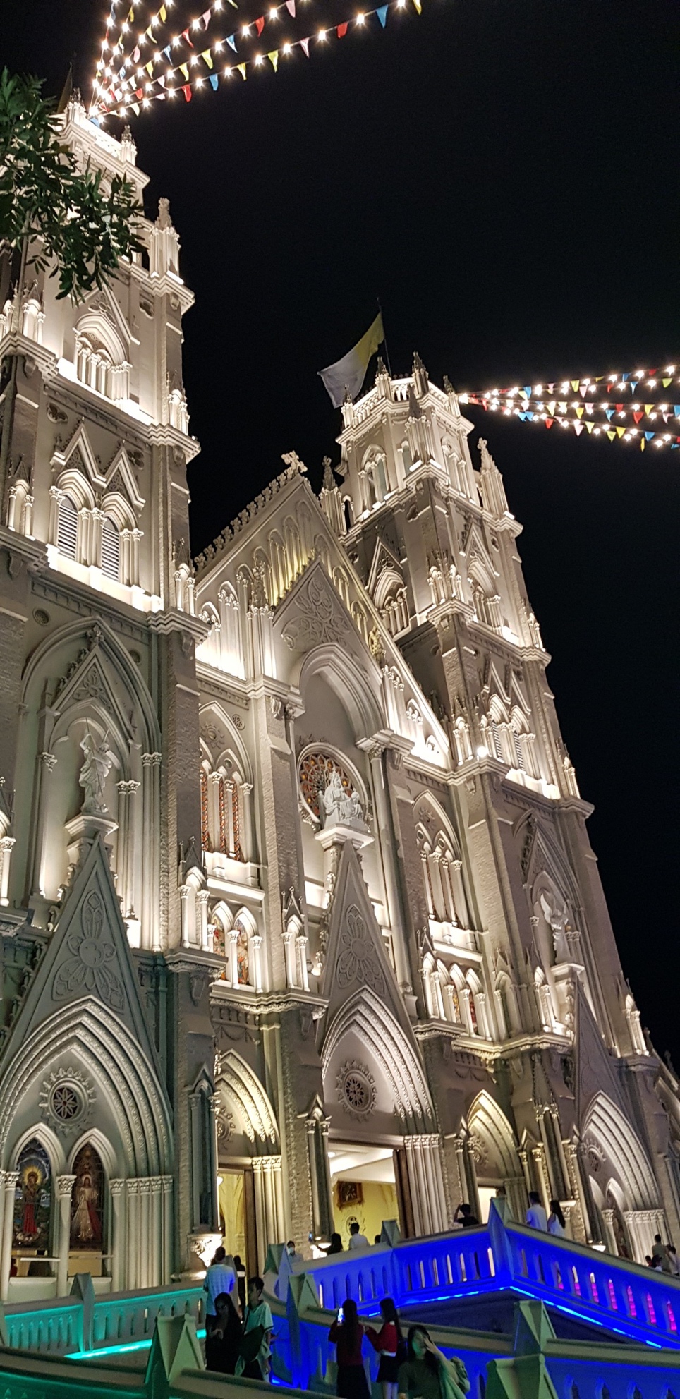 Nhà thờ kiến trúc Gothic tráng lệ ở Bà Rịa - Vũng Tàu mùa Giáng Sinh - Ảnh 3.