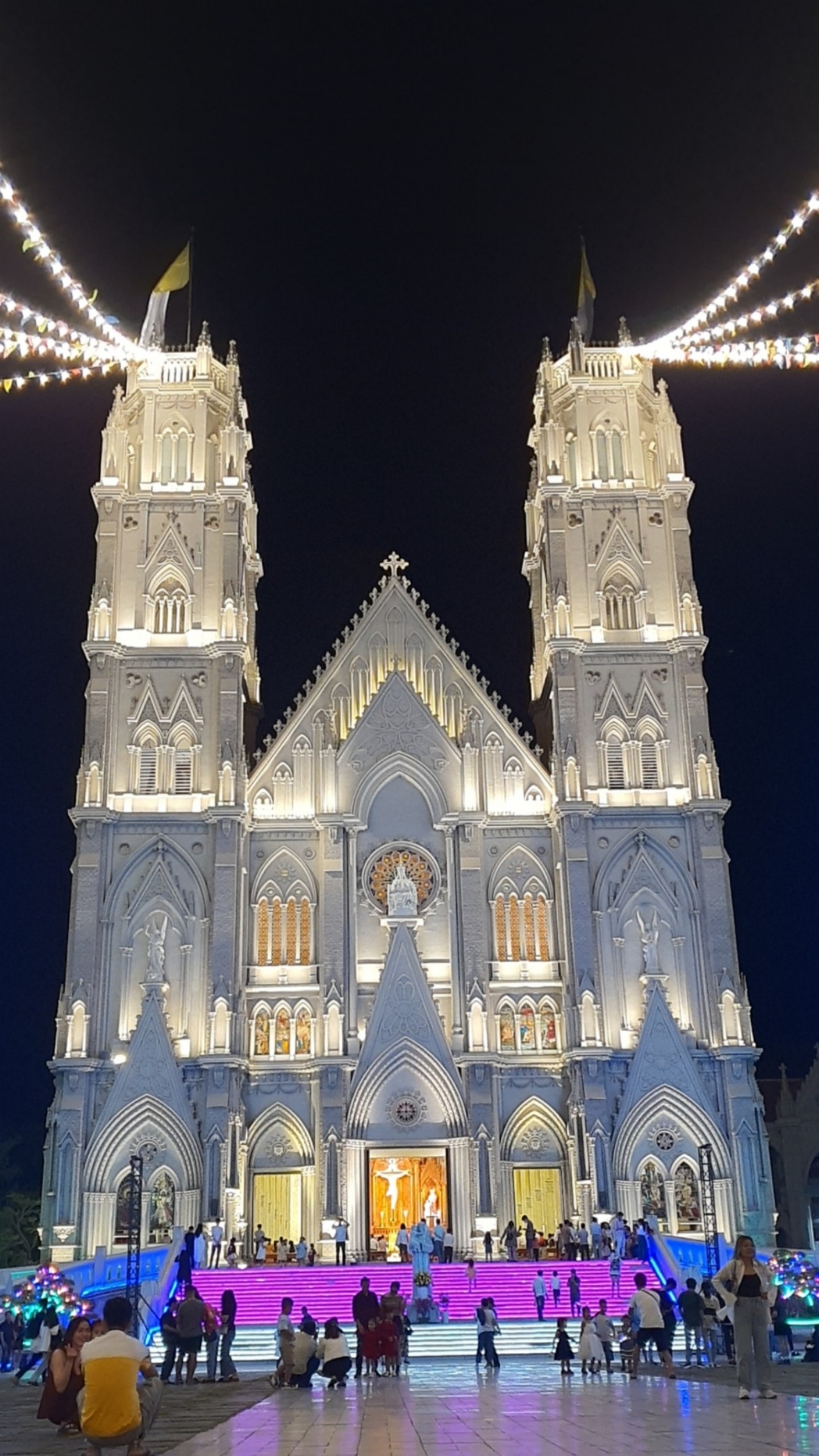 Nhà thờ kiến trúc Gothic tráng lệ ở Bà Rịa - Vũng Tàu mùa Giáng Sinh - Ảnh 10.