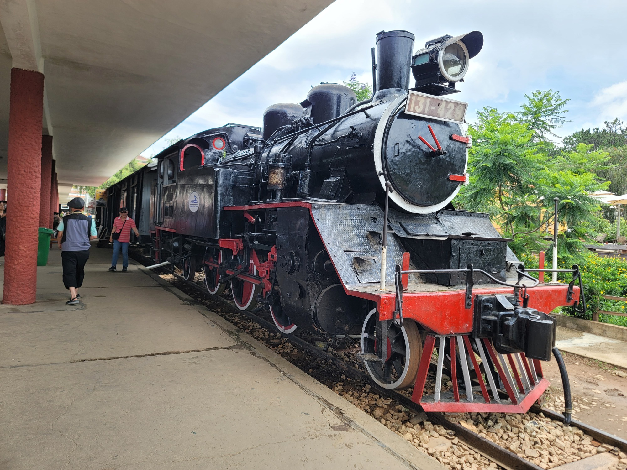 Cận cảnh tuyến đường sắt Đà Lạt – Trại Mát tỉnh Lâm Đồng đề nghị nâng cấp do xuống cấp nghiêm trọng - Ảnh 4.