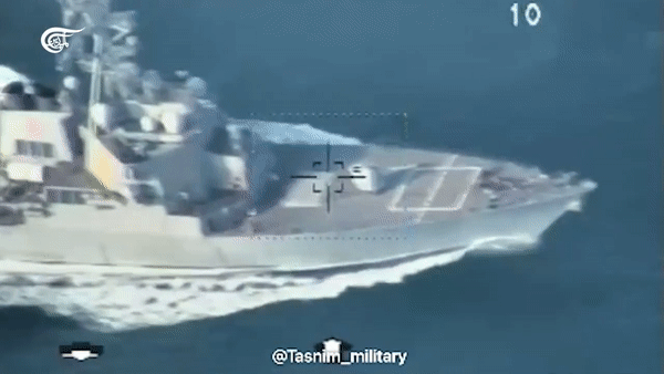 Sức mạnh tàu sân bay Mỹ vừa bị UAV Iran áp sát - Ảnh 1.