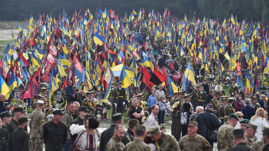 Cựu trợ lý Tổng thống Zelensky: Ukraine mất tới 300.000 binh sĩ  - Ảnh 1.