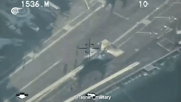 Sức mạnh tàu sân bay Mỹ vừa bị UAV Iran áp sát - Ảnh 3.