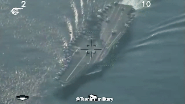 Sức mạnh tàu sân bay Mỹ vừa bị UAV Iran áp sát - Ảnh 4.