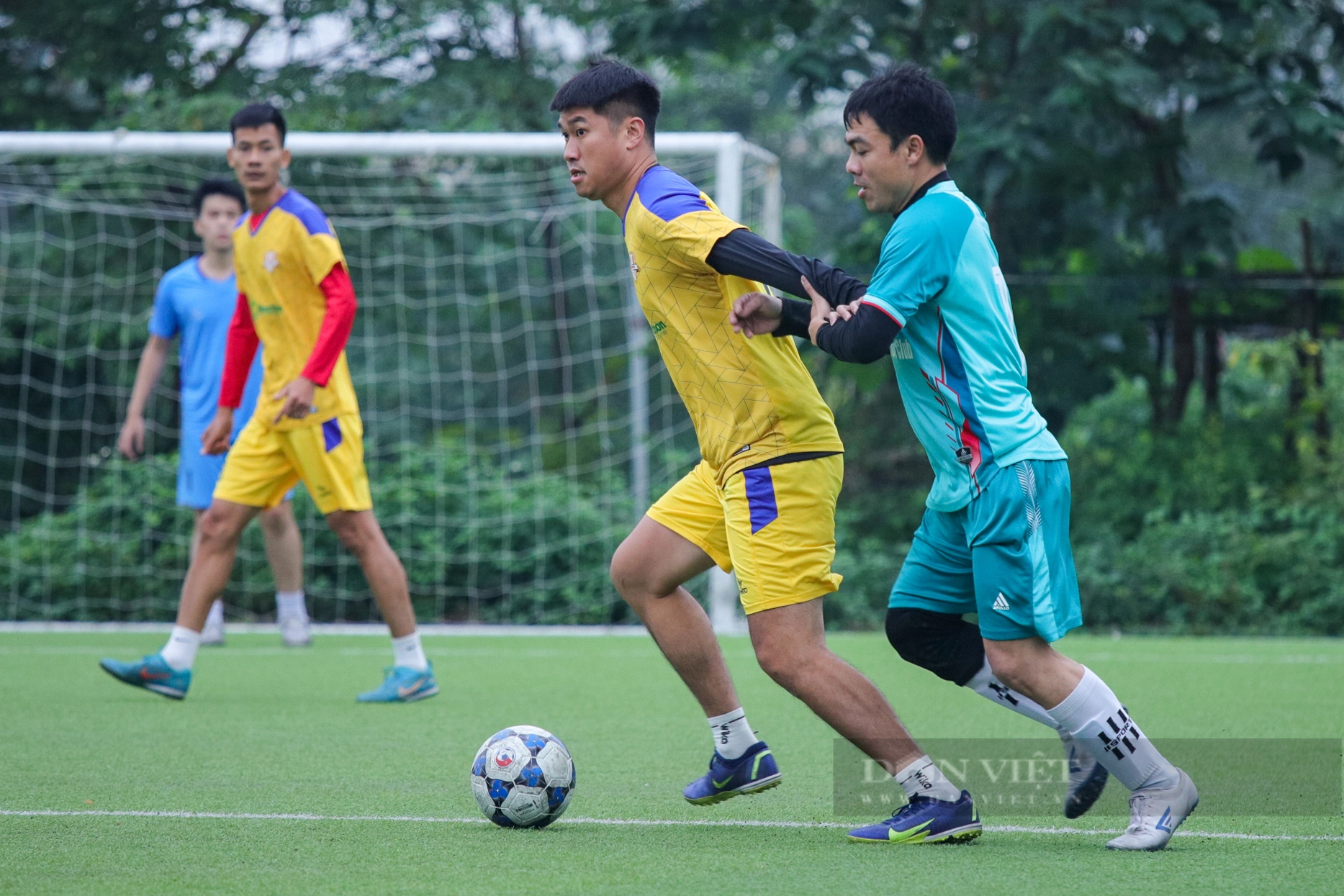 Lội ngược dòng ngoạn mục: Đội bóng Báo NTNN/Dân Việt giành vé vào chơi trận chung kết - Ảnh 2.