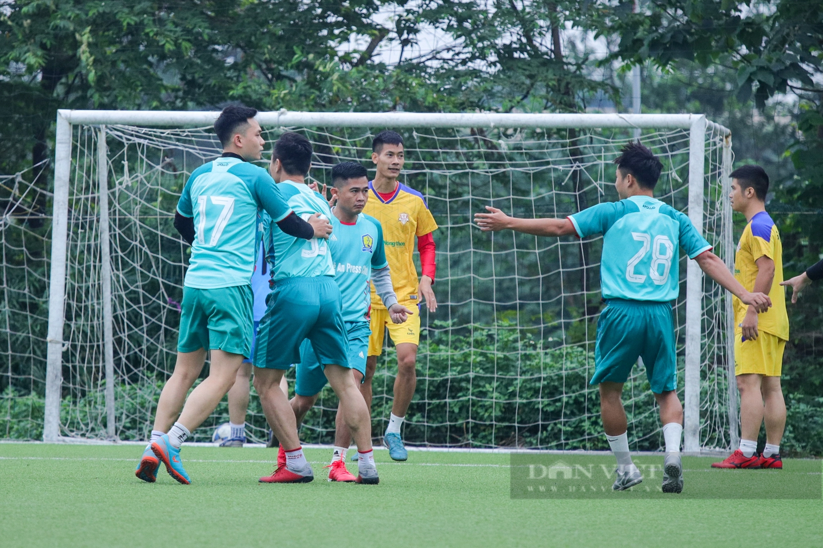 Lội ngược dòng ngoạn mục: Đội bóng Báo NTNN/Dân Việt giành vé vào chơi trận chung kết - Ảnh 3.