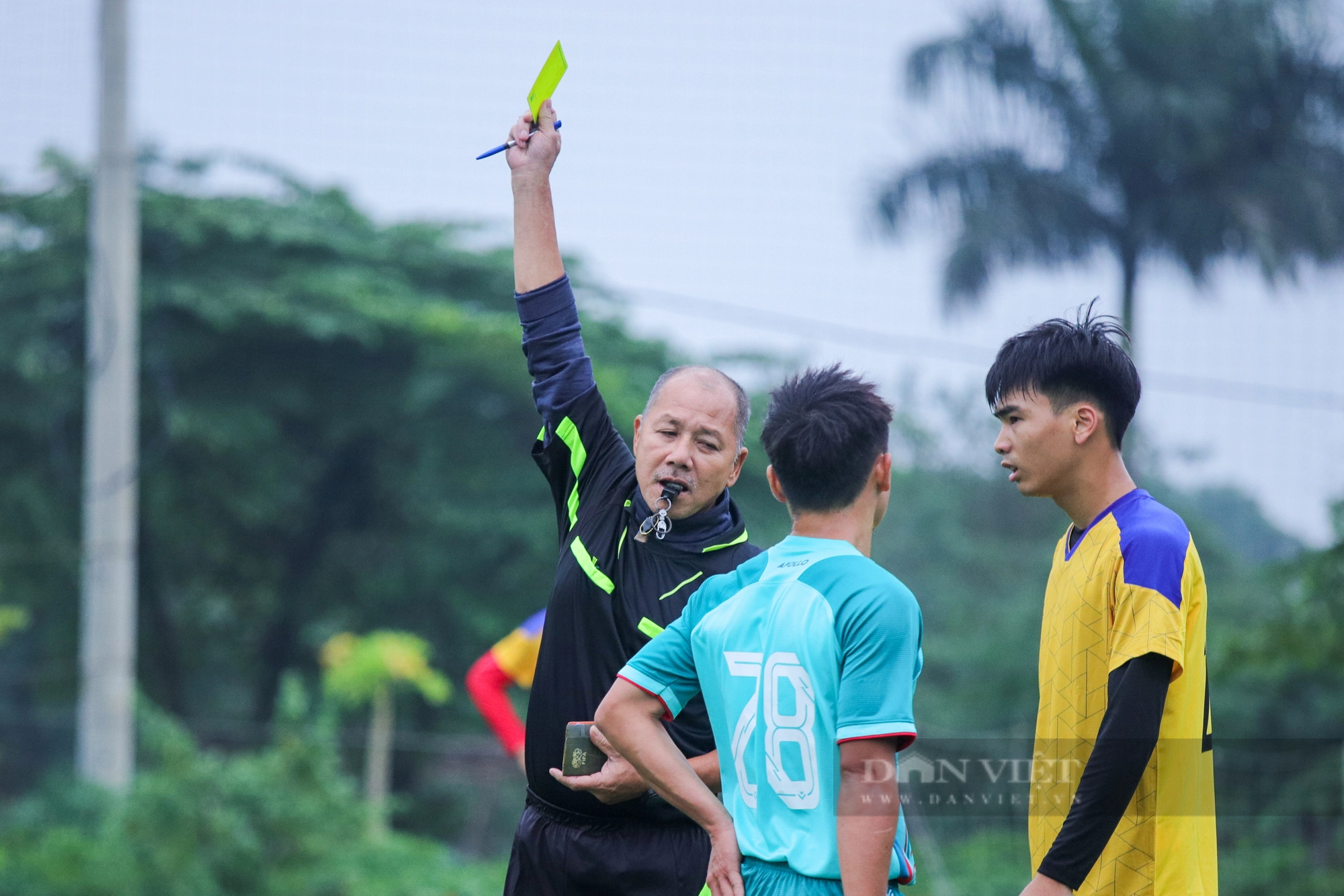 Lội ngược dòng ngoạn mục: Đội bóng Báo NTNN/Dân Việt giành vé vào chơi trận chung kết - Ảnh 6.