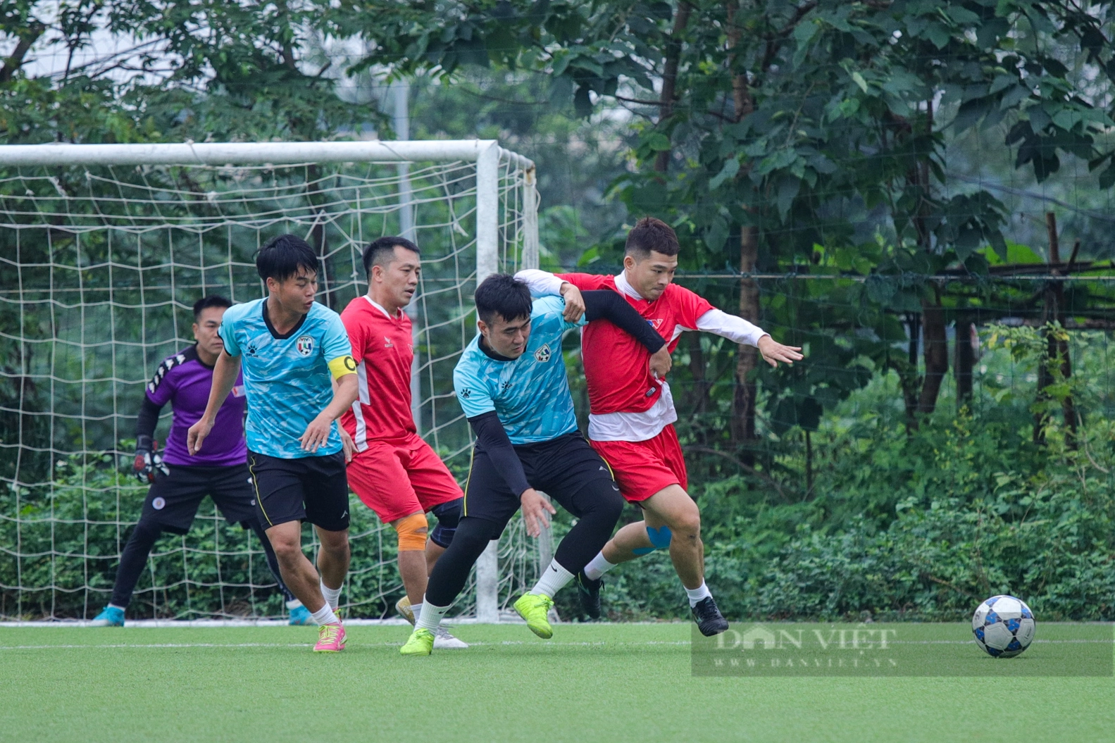 Lội ngược dòng ngoạn mục: Đội bóng Báo NTNN/Dân Việt giành vé vào chơi trận chung kết - Ảnh 8.
