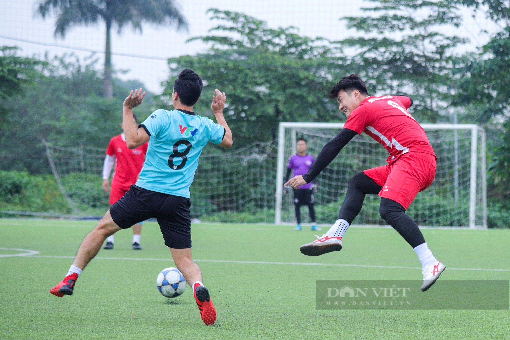 Lội ngược dòng ngoạn mục: Đội bóng Báo NTNN/Dân Việt giành vé vào chơi trận chung kết - Ảnh 10.
