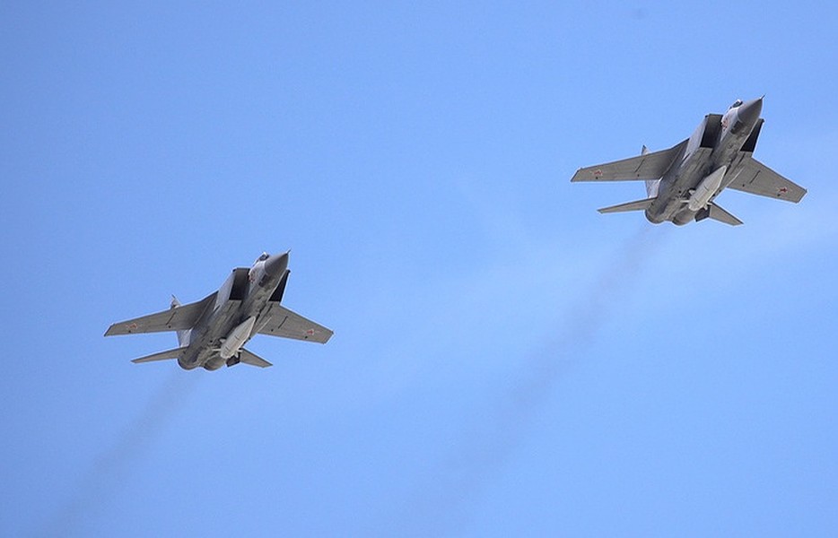 Tiêm kích MiG-31I mang tên lửa Kinzhal gây áp lực liên tục cho nền kinh tế Ukraine - Ảnh 10.