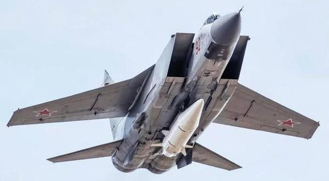Tiêm kích MiG-31I mang tên lửa Kinzhal gây áp lực liên tục cho nền kinh tế Ukraine - Ảnh 12.