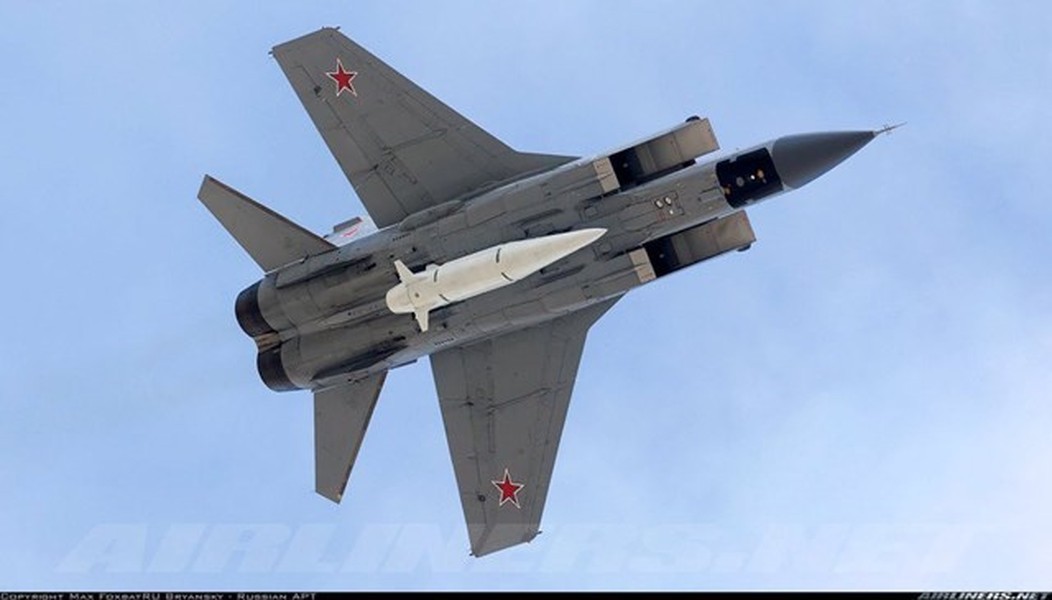 Tiêm kích MiG-31I mang tên lửa Kinzhal gây áp lực liên tục cho nền kinh tế Ukraine - Ảnh 13.