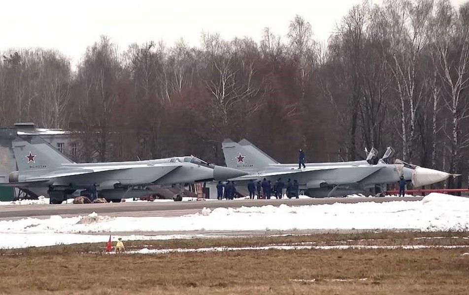Tiêm kích MiG-31I mang tên lửa Kinzhal gây áp lực liên tục cho nền kinh tế Ukraine - Ảnh 2.