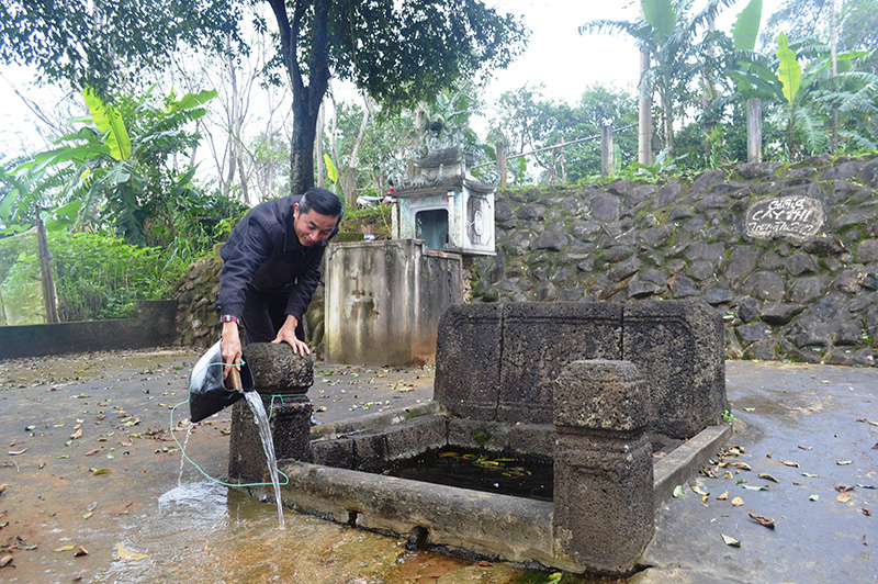 Giếng cổ Champa ở Quảng Trị chứa bí ẩn về cách người Chăm cổ tìm mạch nước, nước vẫn tuôn, rau vẫn xanh - Ảnh 1.