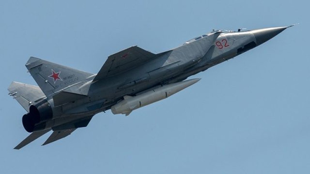 Tiêm kích MiG-31I mang tên lửa Kinzhal gây áp lực liên tục cho nền kinh tế Ukraine - Ảnh 5.
