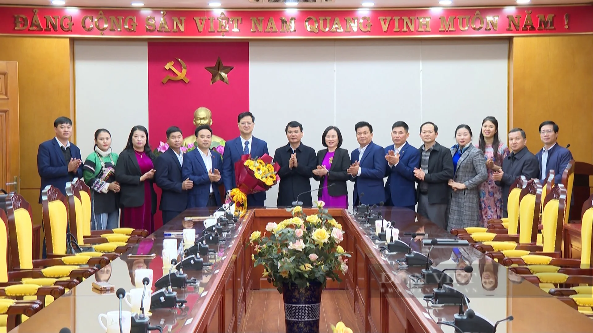 Bí thư Tỉnh ủy Lào Cai gặp mặt Đoàn đại biểu dự Đại hội Hội Nông dân Việt Nam lần thứ VIII - Ảnh 2.
