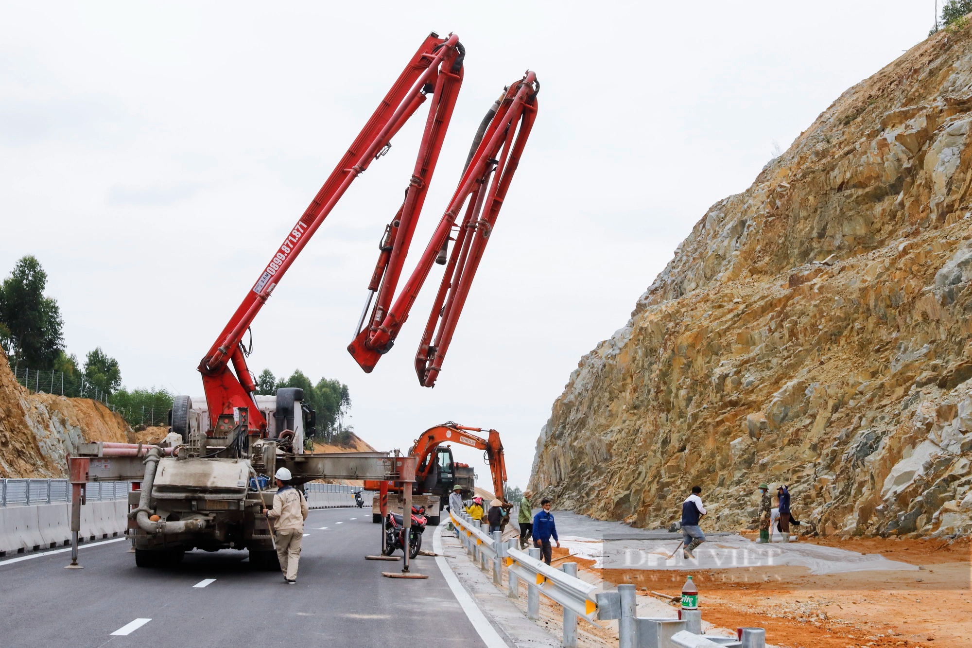 Cao tốc Tuyên Quang - Phú Thọ đạt kỷ lục thời gian thi công nhưng không có làn dừng khẩn cấp - Ảnh 4.