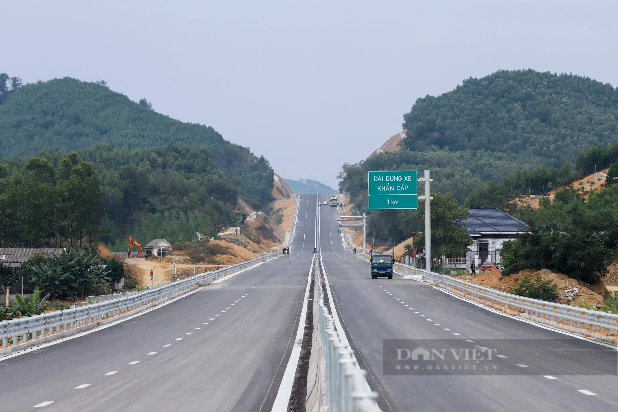 Cao tốc Tuyên Quang - Phú Thọ đạt kỷ lục thời gian thi công nhưng không có làn dừng khẩn cấp - Ảnh 6.