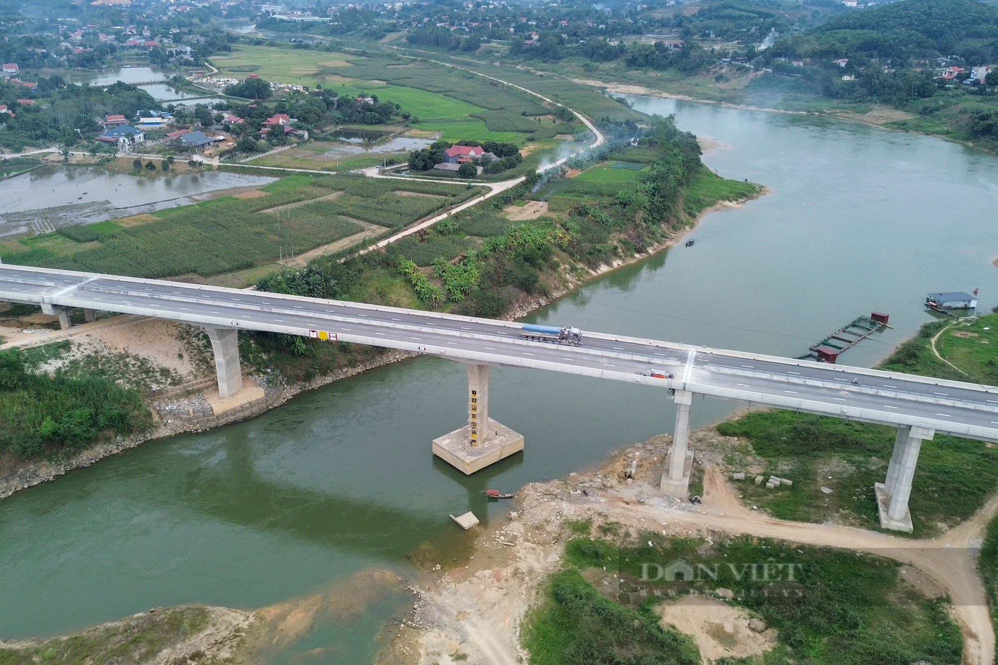 Cao tốc Tuyên Quang - Phú Thọ đạt kỷ lục thời gian thi công nhưng không có làn dừng khẩn cấp - Ảnh 11.