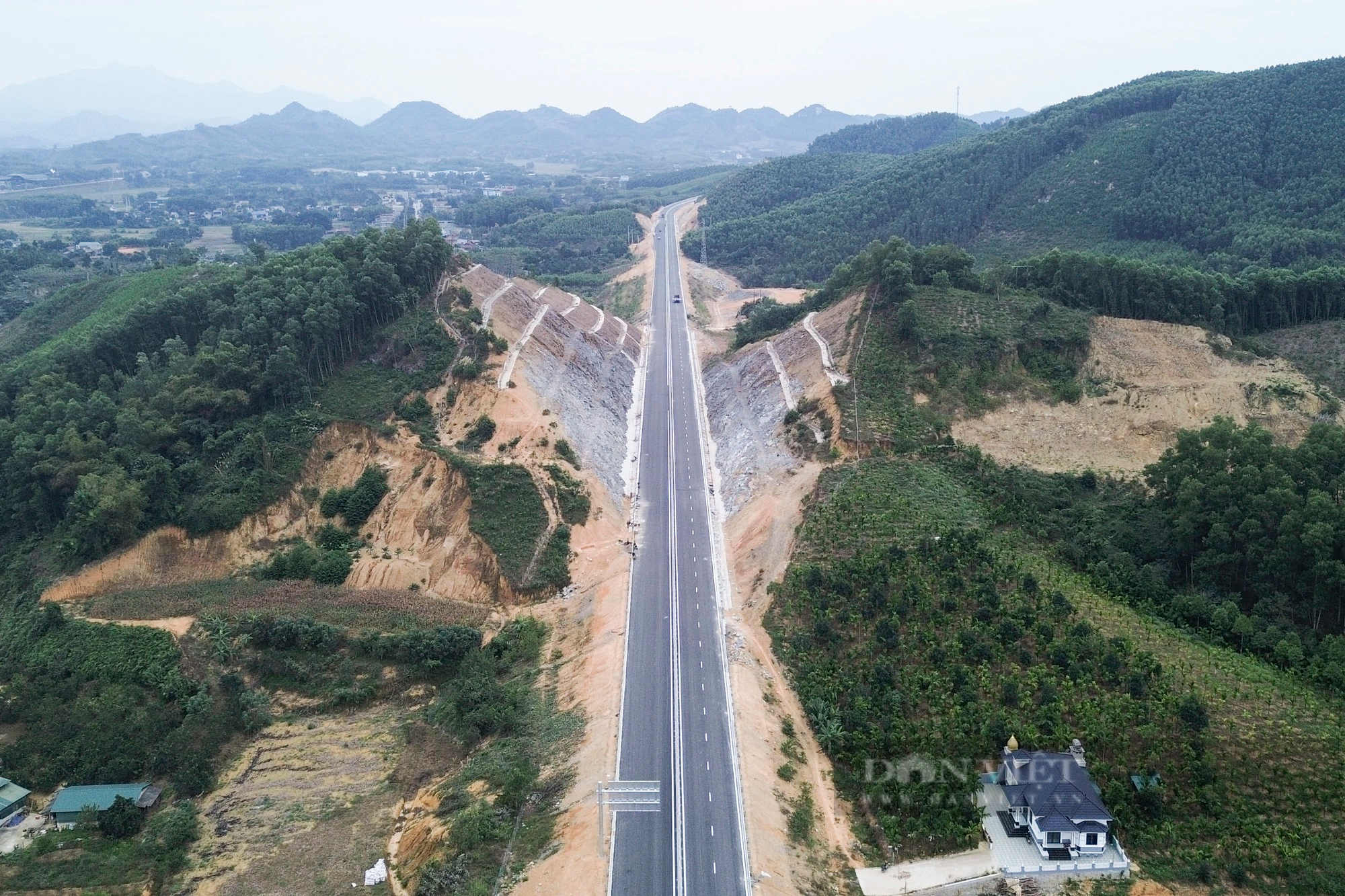 Cao tốc Tuyên Quang - Phú Thọ đạt kỷ lục thời gian thi công nhưng không có làn dừng khẩn cấp - Ảnh 13.