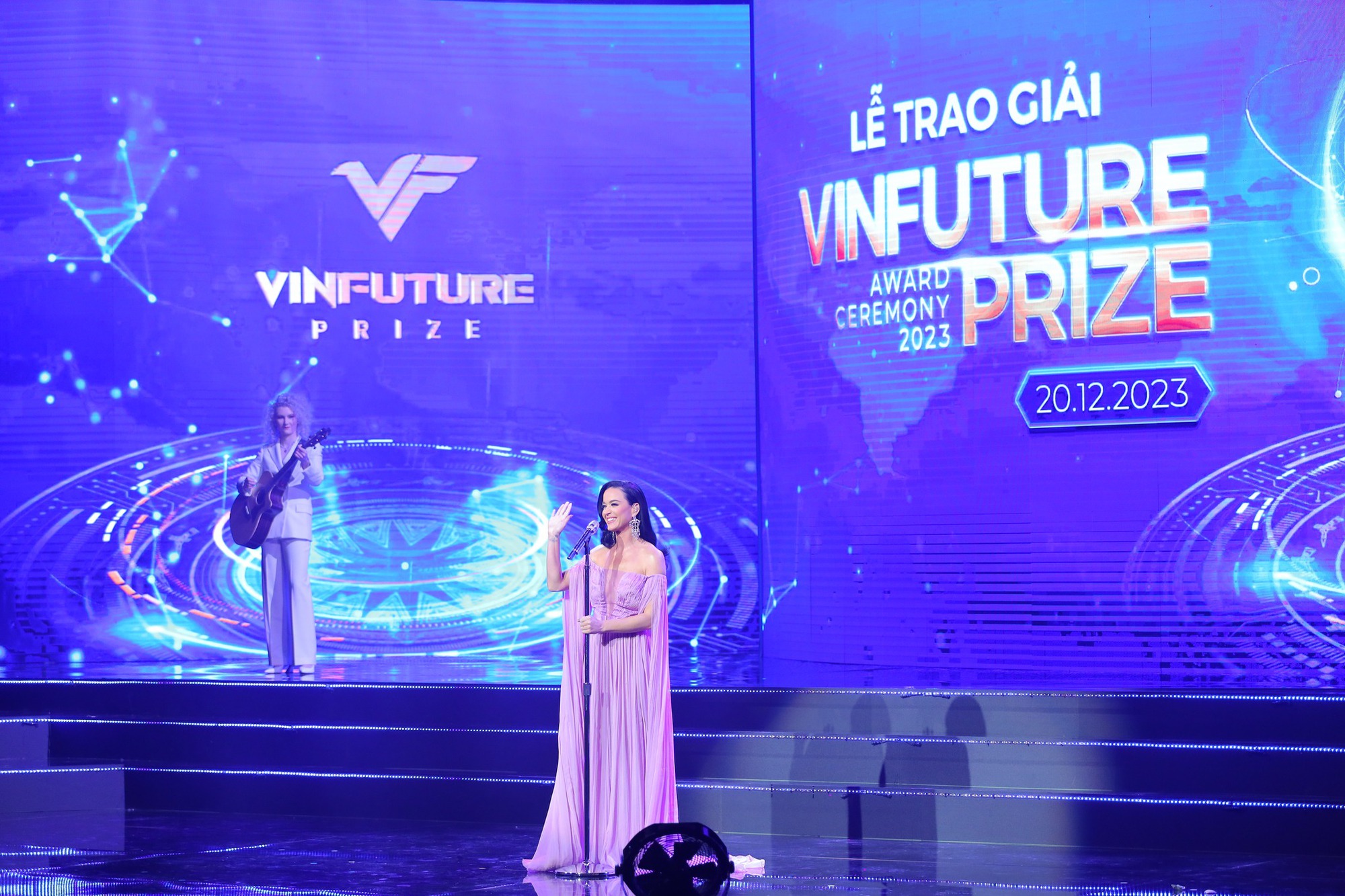 Katy Perry mang ba ca khúc đạt tỷ view lên sân khấu lễ trao giải VinFuture - Ảnh 2.