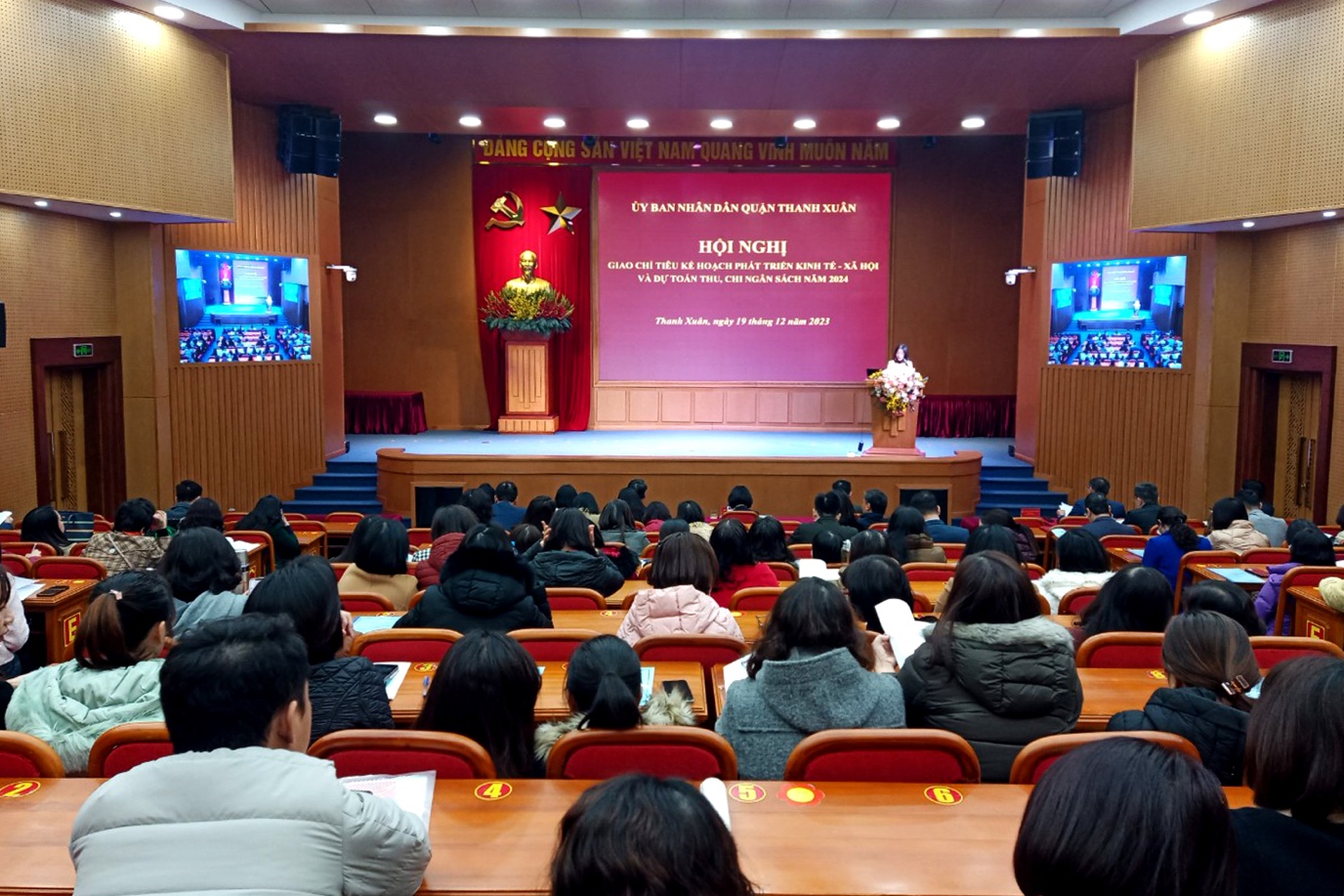 UBND quận Thanh Xuân giao chỉ tiêu thu chi ngân sách năm 2024- Ảnh 1.