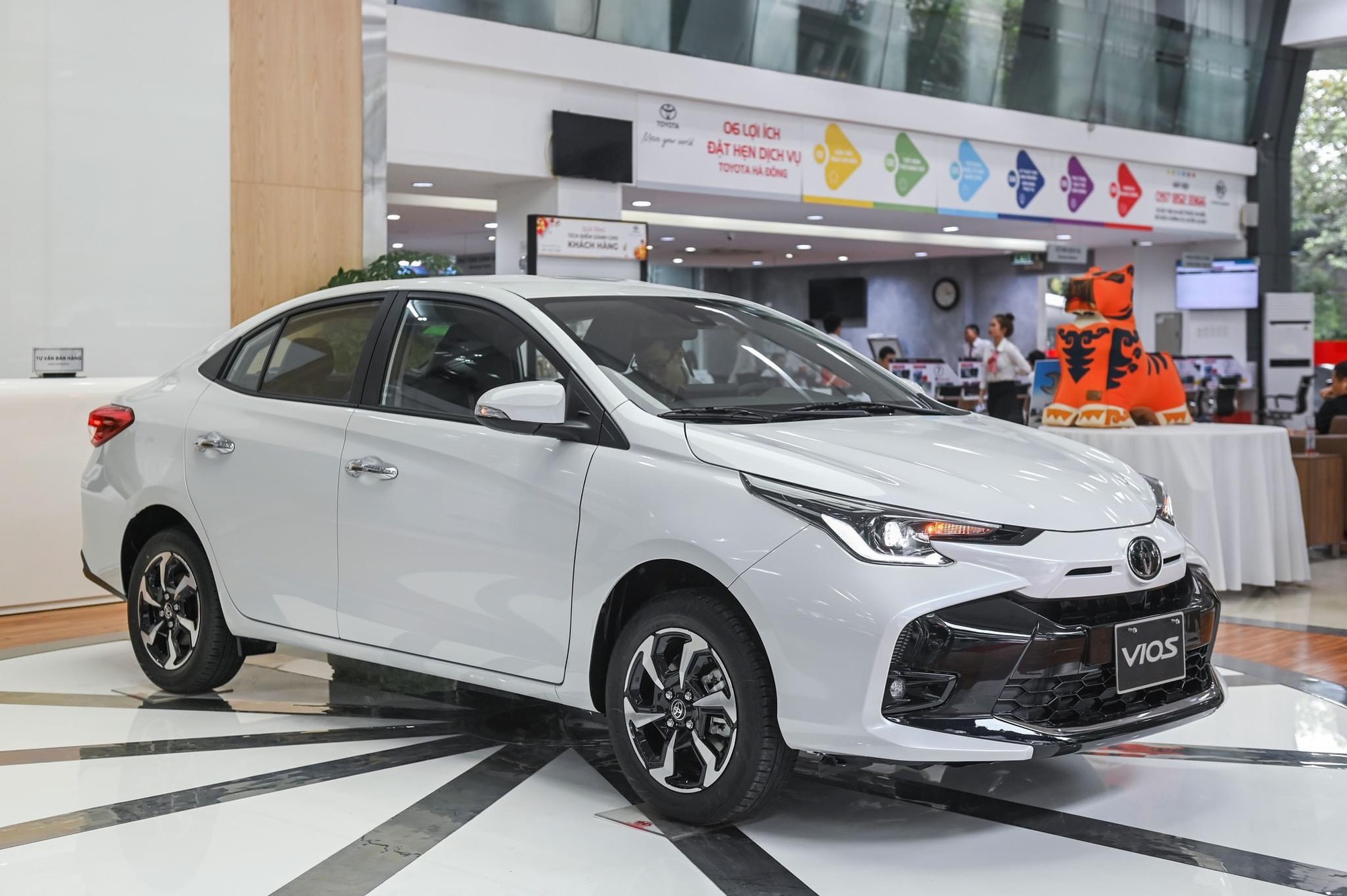 Giá xe Toyota Vios lăn bánh tháng 1/2024: Giảm không "phanh" để đua Hyundai Accent, Honda City- Ảnh 1.