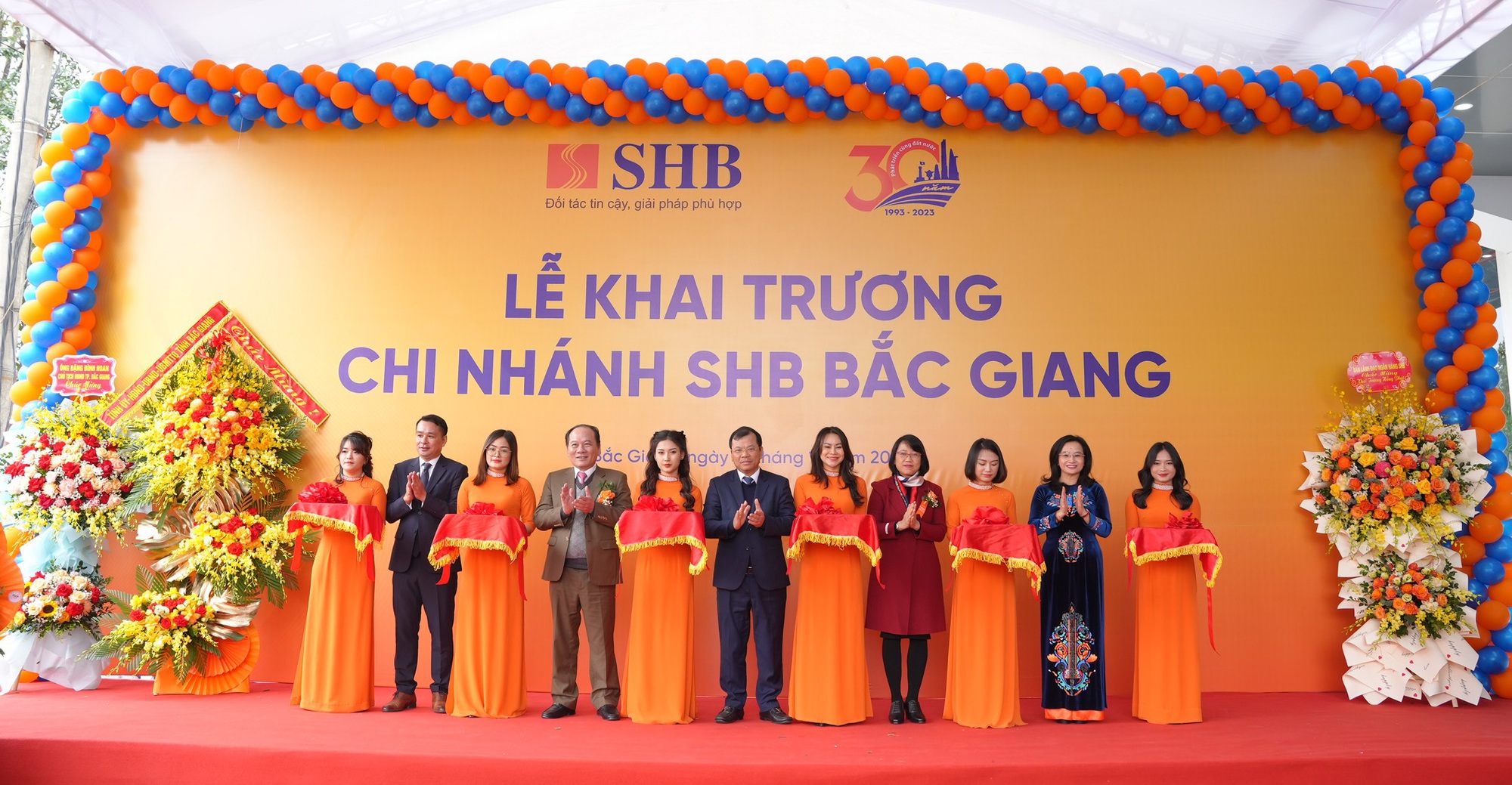 Ngày 18/12, SHB đã chính thức khai trương đi vào hoạt động SHB Bắc Giang, đưa sản phẩm dịch vụ SHB đến gần hơn với người dân địa phương.
