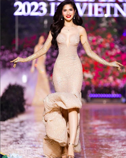 Nhan sắc quyến rũ đầy mê hoặc của mỹ nhân Philippines cao 1,7m thắng giải mặc bikini đẹp nhất tại Miss Earth 2023 - Ảnh 4.