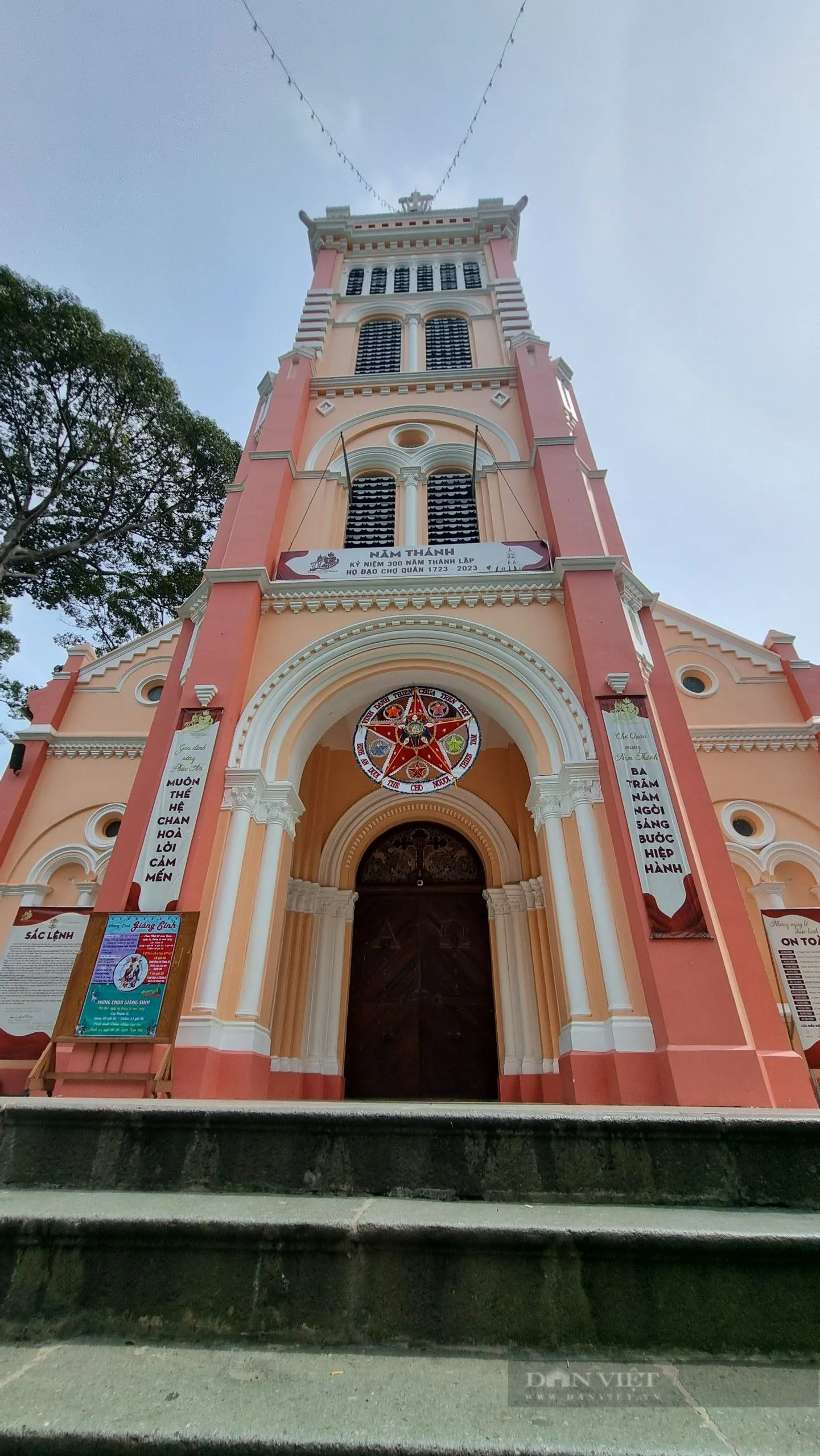 Bộ ảnh những nhà thờ lâu đời ở TP.HCM dịp Giáng sinh 2023- Ảnh 10.