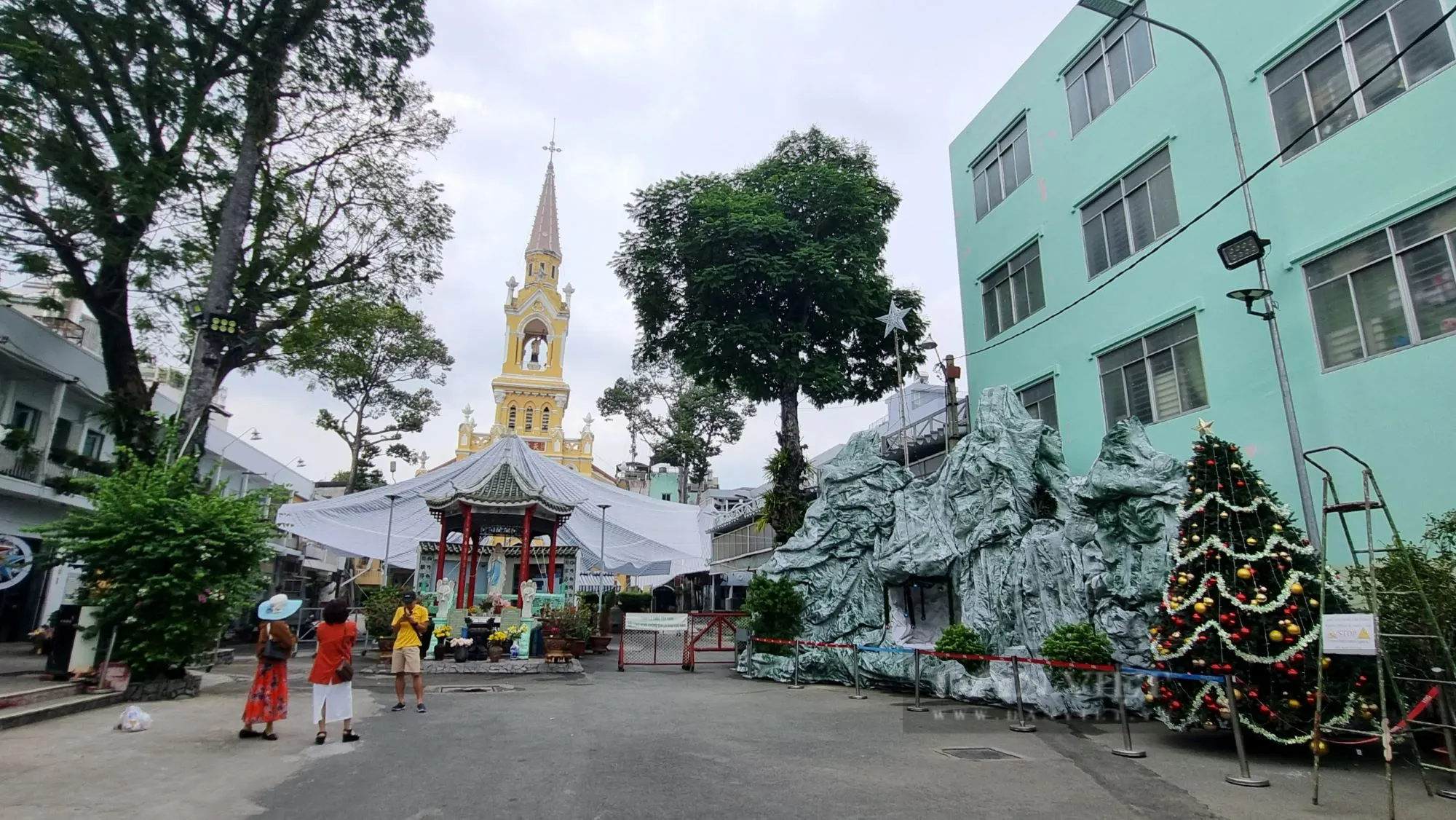 Bộ ảnh những nhà thờ lâu đời ở TP.HCM dịp Giáng sinh 2023- Ảnh 13.