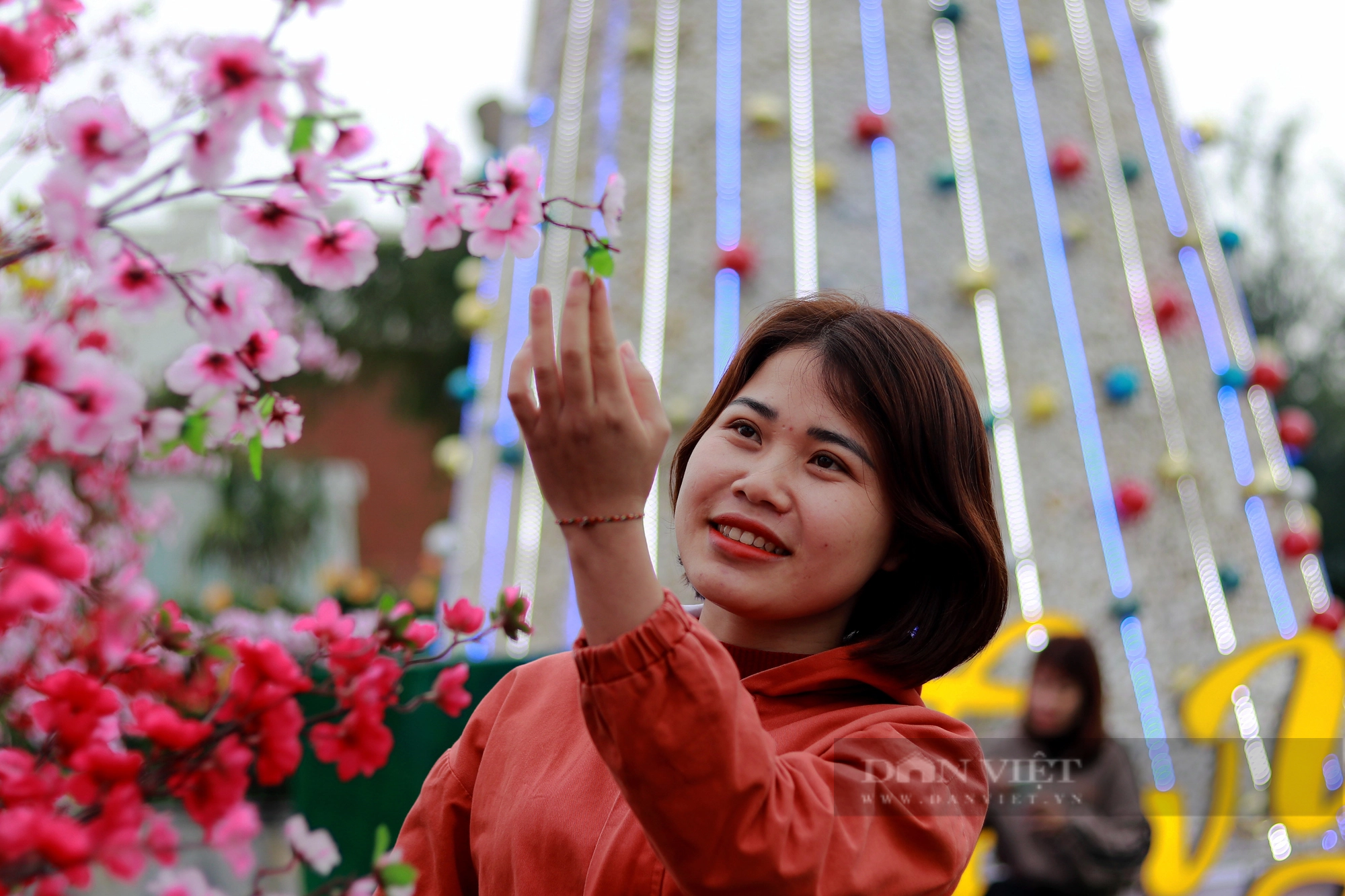 Cây thông Noel ở Hà Tĩnh được trang trí từ 100.000 vỏ sò khiến nhiều người thích thú- Ảnh 8.