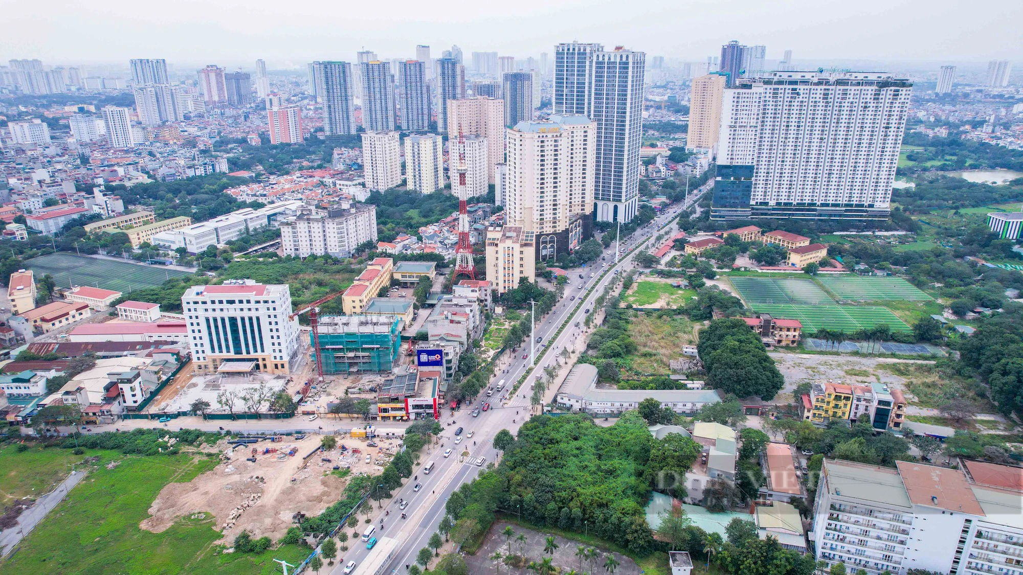 Video: Toàn cảnh tuyến đường bị “băm nát” quy hoạch đang chờ Hà Nội xử lý nhìn từ flycam- Ảnh 3.
