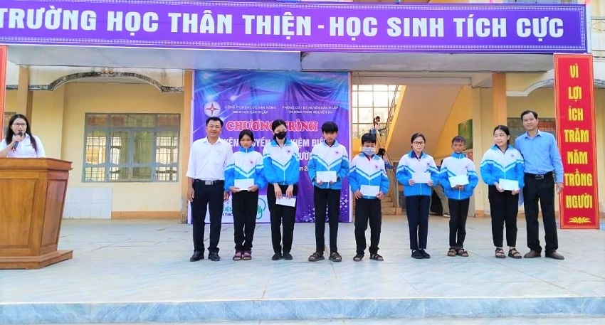 PC Đắk Nông đẩy mạnh tuyên truyền tiết kiệm điện, an toàn điện trong trường học - Ảnh 2.