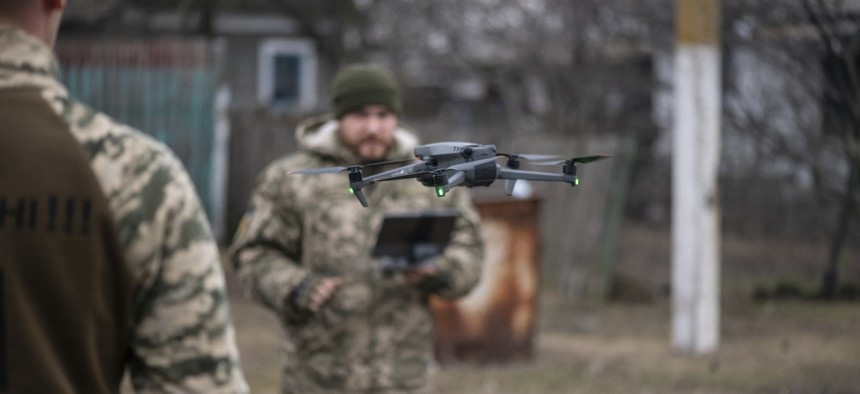 'Phao cứu sinh' rẻ tiền giúp lính Ukraine trốn UAV 'sát thủ' chết chóc của Nga - Ảnh 1.