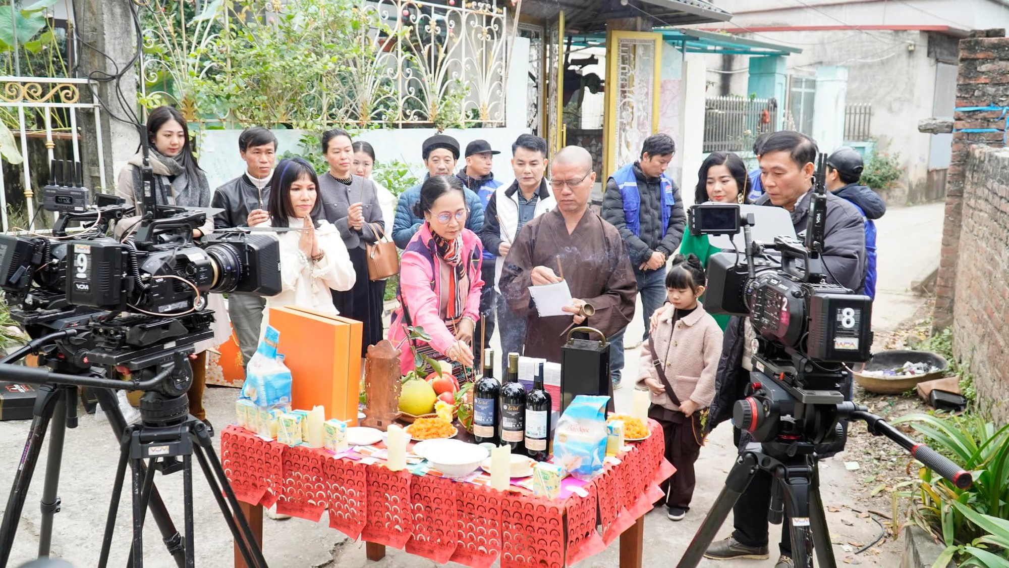 Sau ồn ào trượt phong tặng danh hiệu NSND, NSƯT Đỗ Kỷ làm đạo diễn phim Tết cùng NSƯT Chí Trung - Ảnh 1.