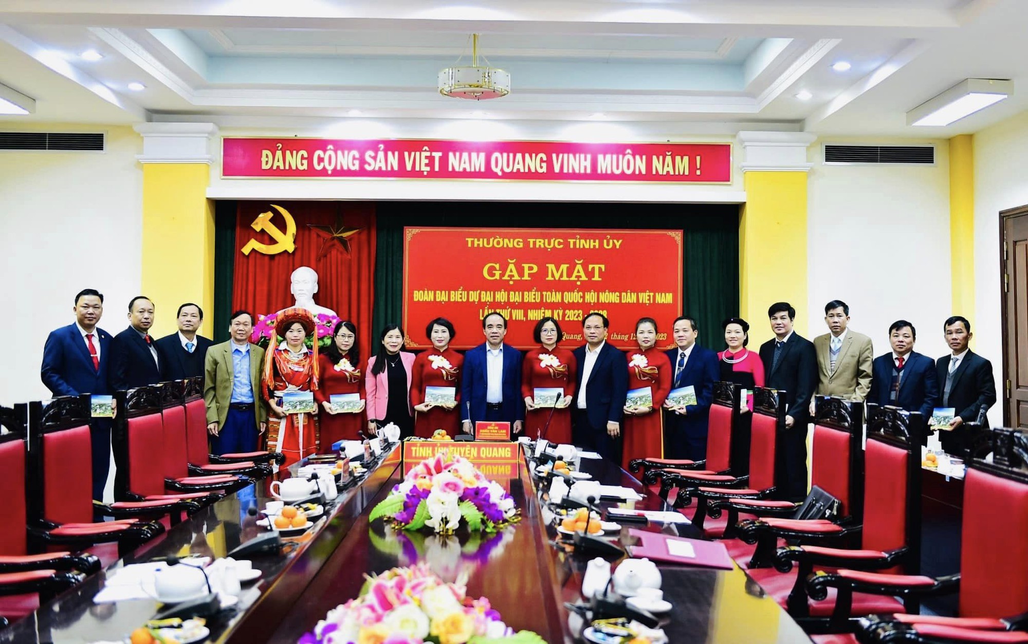 Bí thư Tỉnh ủy Tuyên Quang Chẩu Văn Lâm gặp mặt Đoàn đại biểu Hội ND tỉnh dự Đại hội VIII Hội NDVN - Ảnh 1.