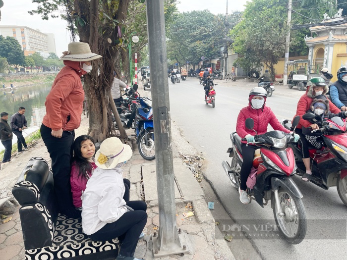 Phận đời "chợ người" trong cái lạnh dưới 10 độ C: Gần cả tuần chưa kiếm được đồng nào- Ảnh 1.