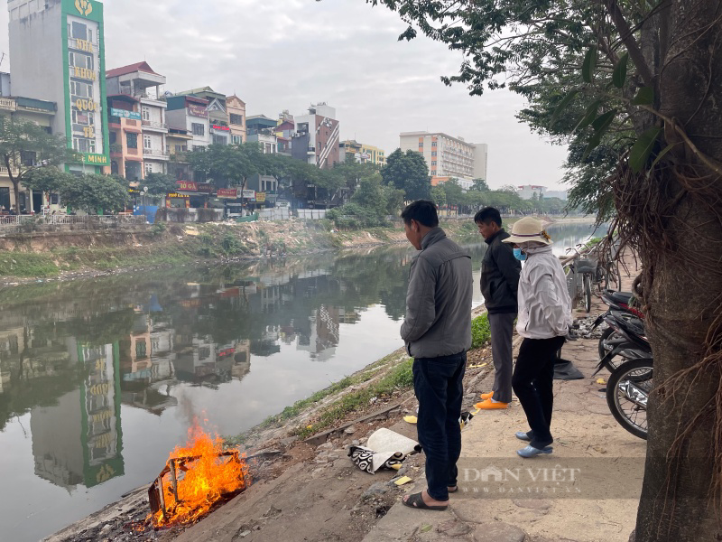 Phận đời "chợ người" trong cái lạnh dưới 10 độ C: Gần cả tuần chưa kiếm được đồng nào- Ảnh 4.