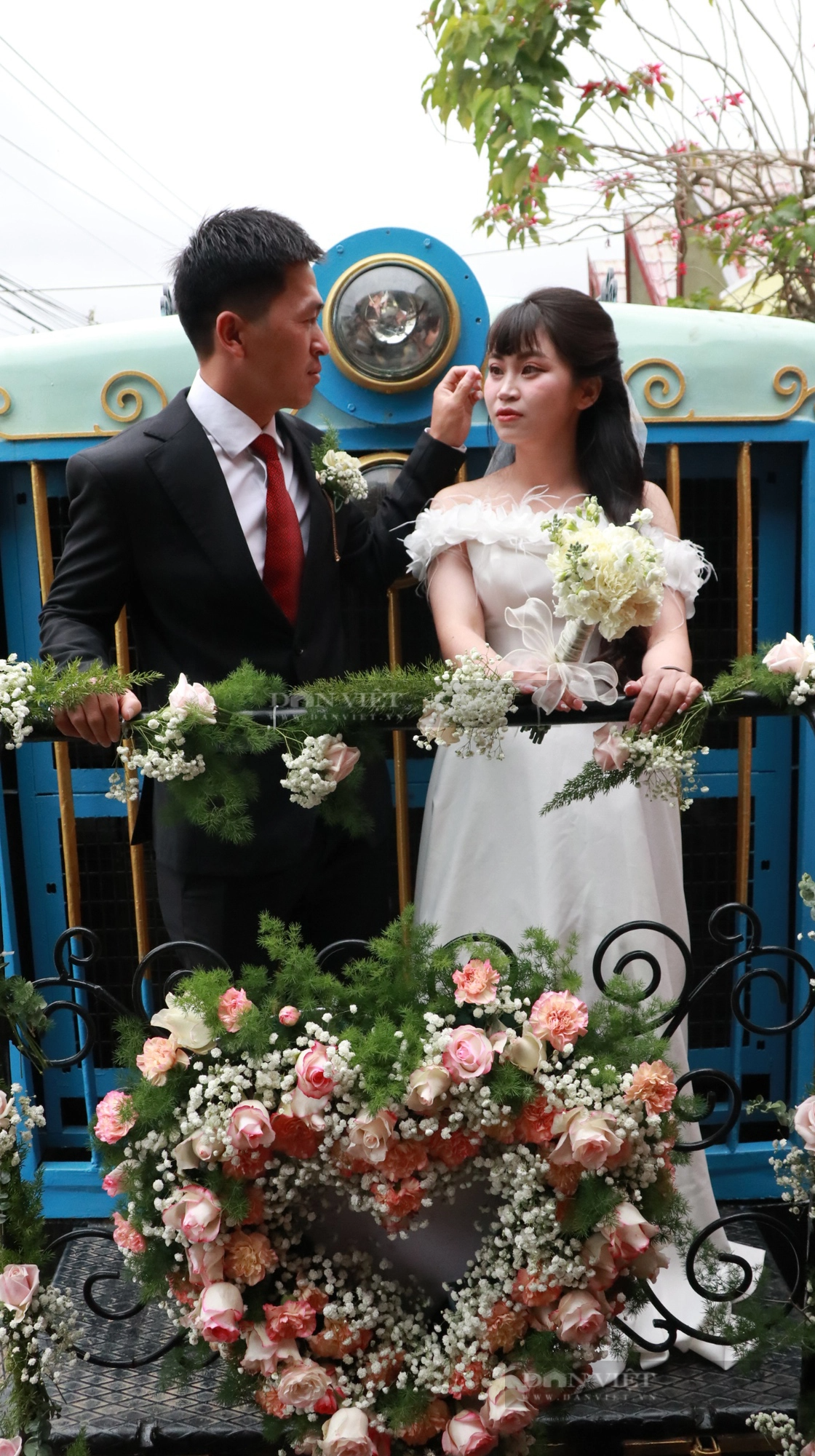 Lễ cưới đầu tiên ở Việt Nam trên toa tàu của nhà ga cổ nhất Đông Dương - Ảnh 3.
