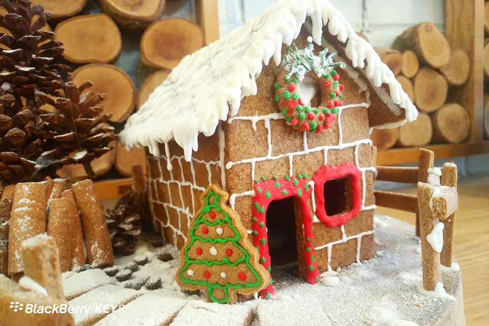 Mách bạn cách làm &quot;ngôi nhà&quot; bằng bánh gừng vừa ngon vừa xinh để đón Giáng Sinh - Ảnh 1.