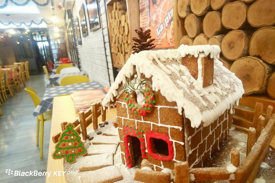 Mách bạn cách làm &quot;ngôi nhà&quot; bằng bánh gừng vừa ngon vừa xinh để đón Giáng Sinh - Ảnh 6.